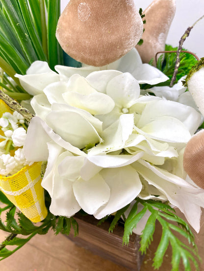 14" Magic In The Garden Centerpiece