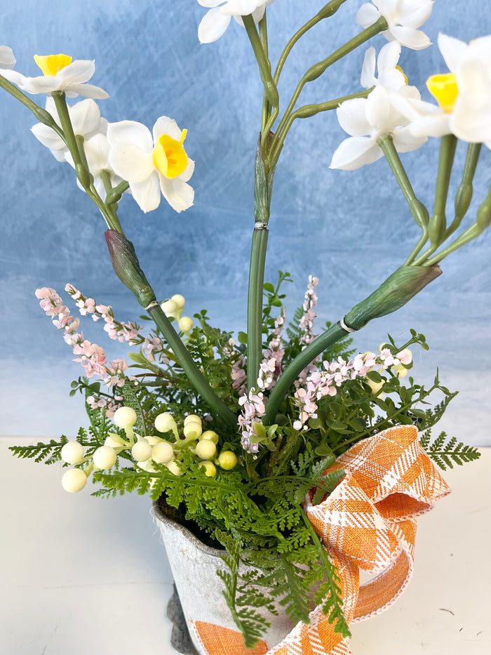 16" Spring Cleaning Centerpiece