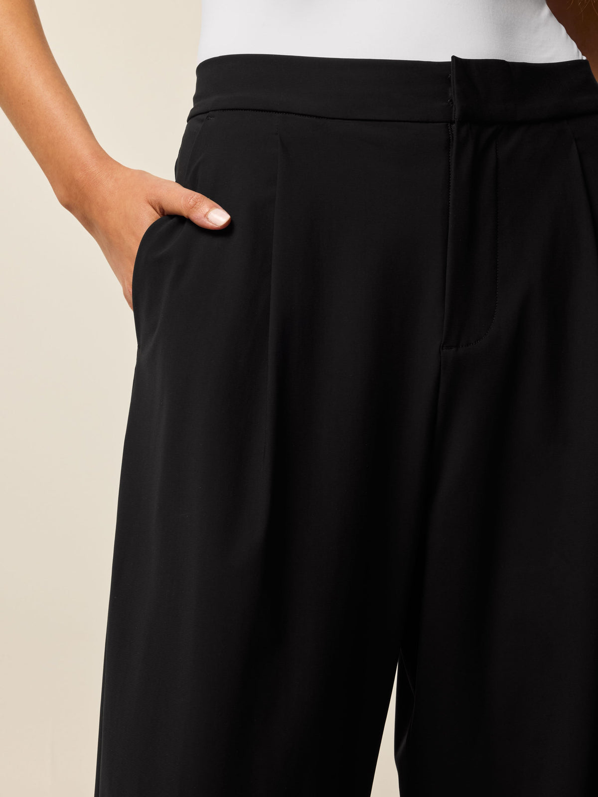 29.5" Phoenix Wide Leg Pleated Trouser