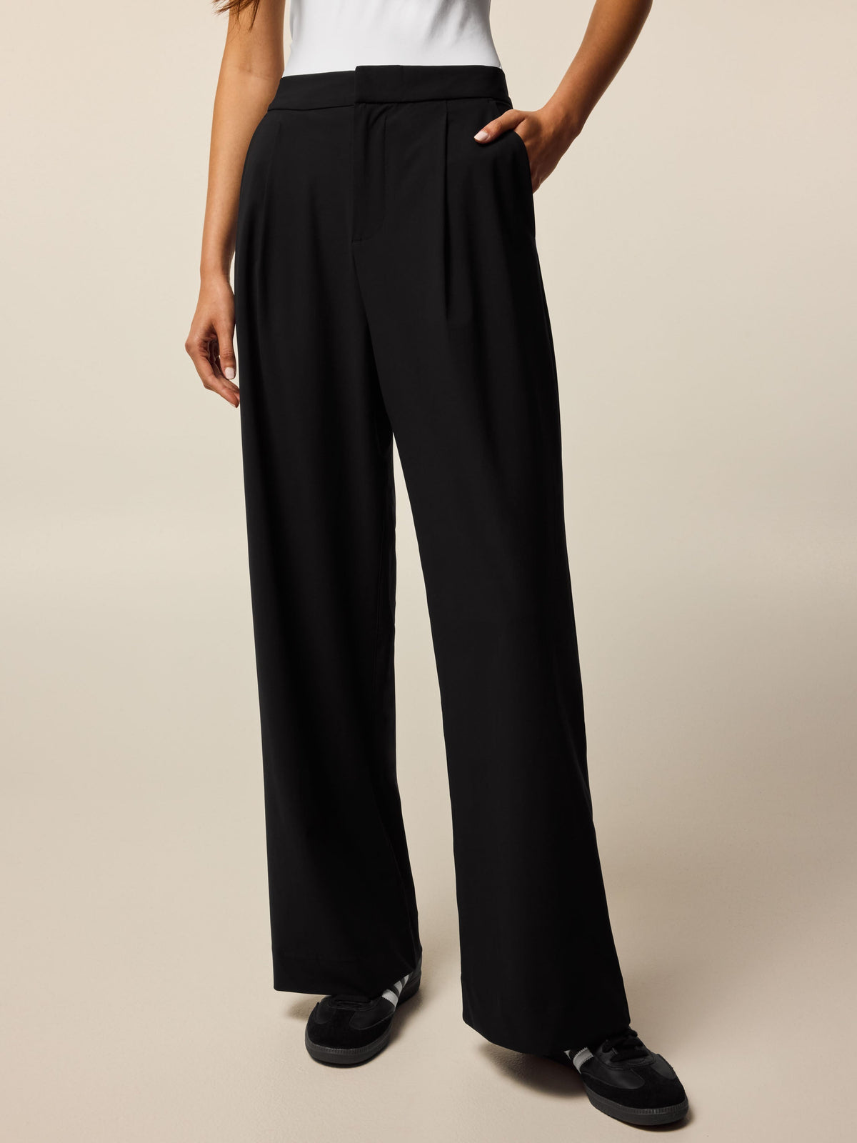 29.5" Phoenix Wide Leg Pleated Trouser